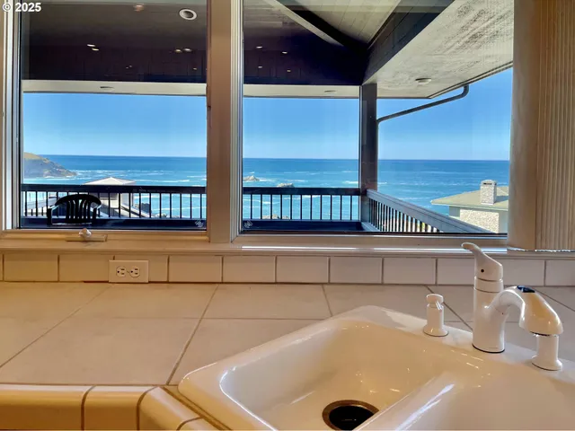 $1,379,000 | 96448 Shorewood Terrace, Brookings, OR 97415