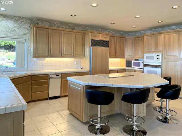 $1,379,000 | 96448 Shorewood Terrace, Brookings, OR 97415