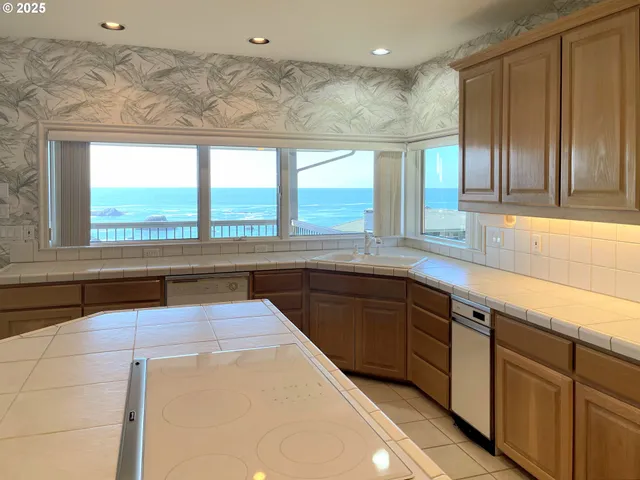 $1,379,000 | 96448 Shorewood Terrace, Brookings, OR 97415