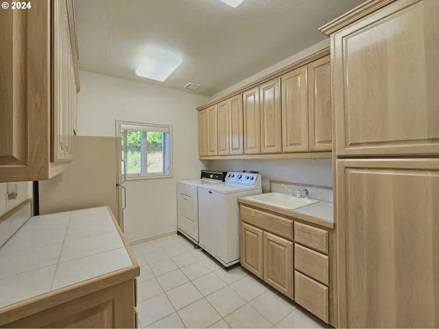 $1,379,000 | 96448 Shorewood Terrace, Brookings, OR 97415