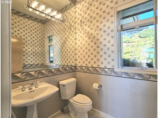 $1,379,000 | 96448 Shorewood Terrace, Brookings, OR 97415