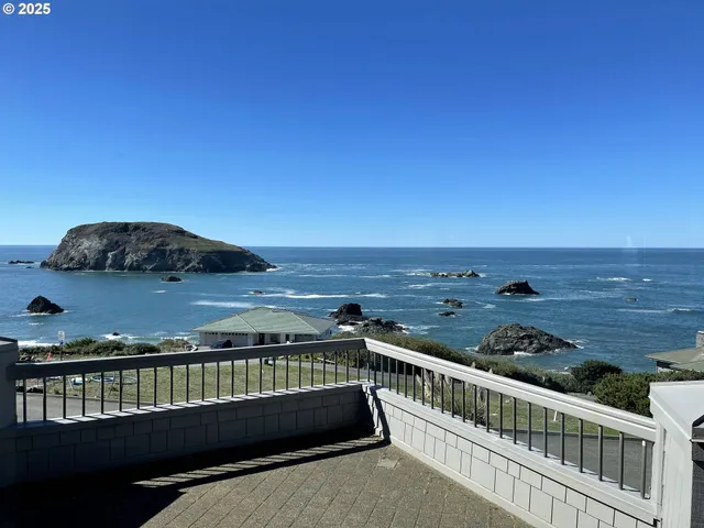 $1,379,000 | 96448 Shorewood Terrace, Brookings, OR 97415