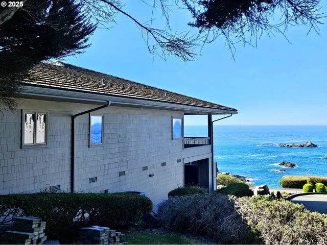 $1,379,000 | 96448 Shorewood Terrace, Brookings, OR 97415