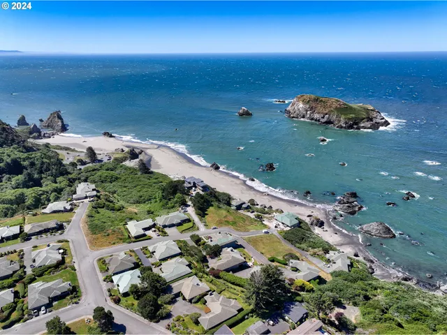 $1,379,000 | 96448 Shorewood Terrace, Brookings, OR 97415