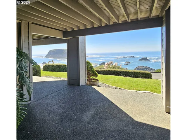 $1,379,000 | 96448 Shorewood Terrace, Brookings, OR 97415