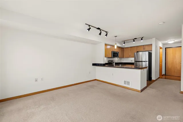 $290,000 | 827 Hiawatha Place South, Unit 313, Seattle, WA 98144