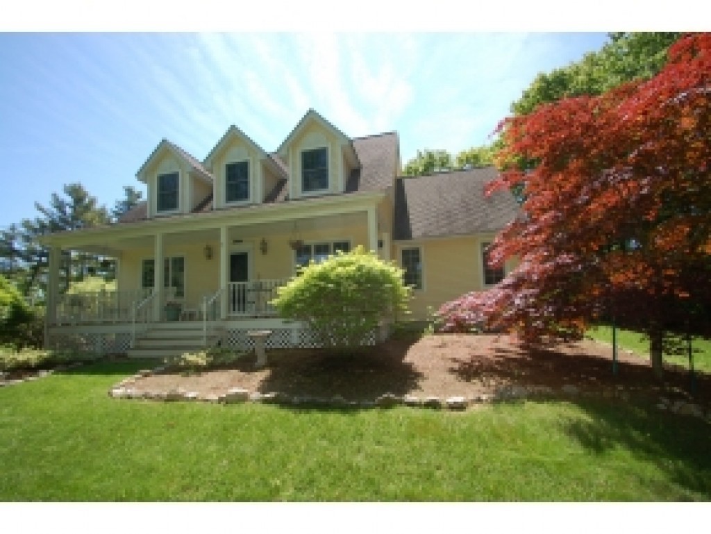 136 Oak Hill Road Barrington, NH 03825 - Photo 1 of 31 Gallery Image 1