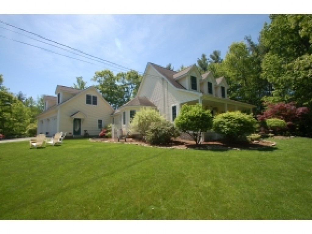 136 Oak Hill Road Barrington, NH 03825 - Photo 4 of 31 Gallery Image 4