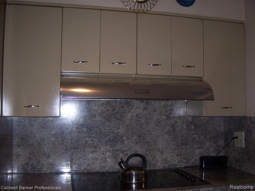 3824 West Maple Road Bloomfield Hills, MI 48301 - Photo 7 of 18 102_7767.JPG