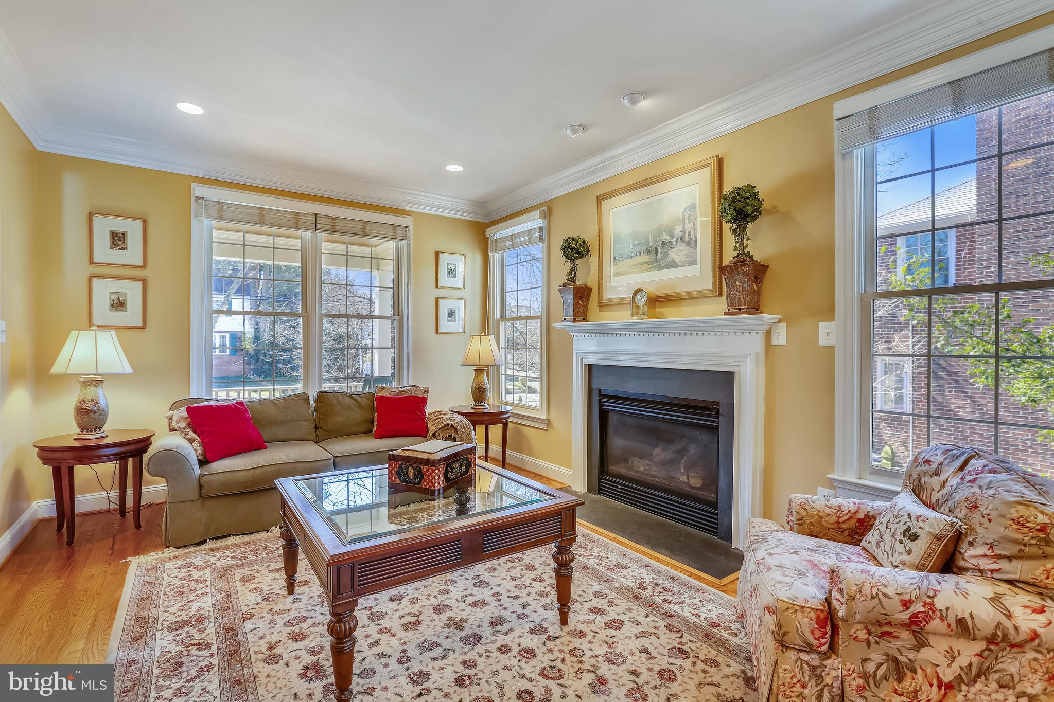 5905 Wilmett Road Bethesda, MD 20817 - Photo 4 of 49 Living Room
