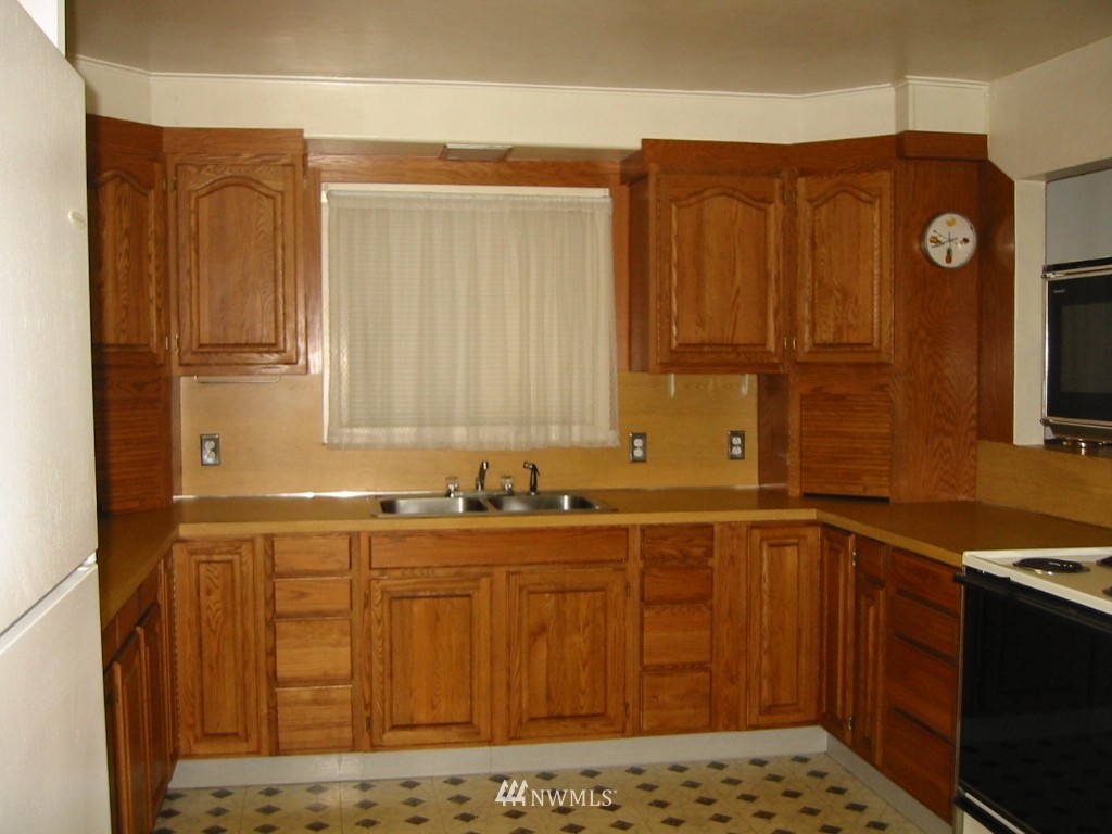 2812 Rocky Point Road Northwest Bremerton, WA 98312 - Photo 5 of 15 Gallery Image 5