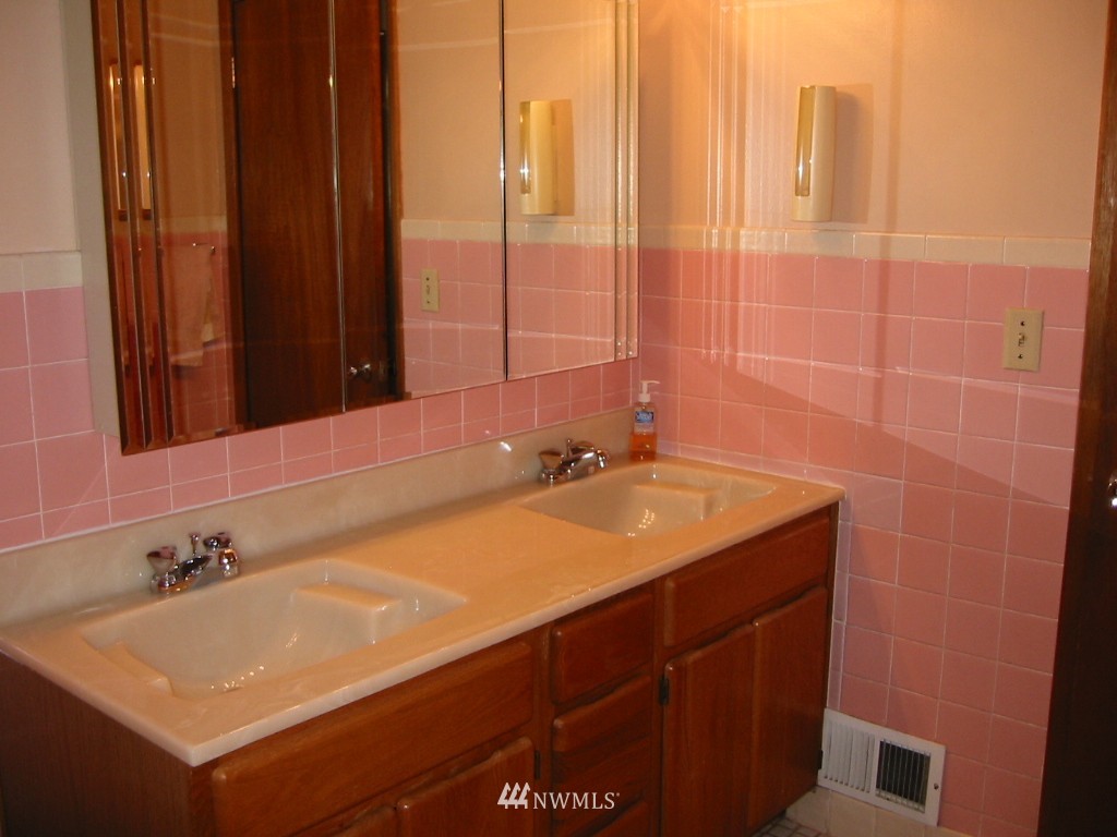 2812 Rocky Point Road Northwest Bremerton, WA 98312 - Photo 10 of 15 Gallery Image 10