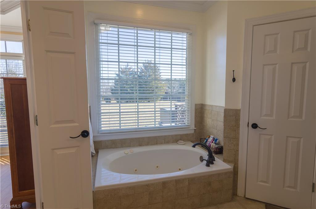 2202 Brigham Road Greensboro, NC 27409 - Photo 13 of 30 Gallery Image 13