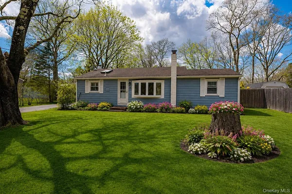 $795,900 | 6 Longview Drive, East Quogue, NY 11942
