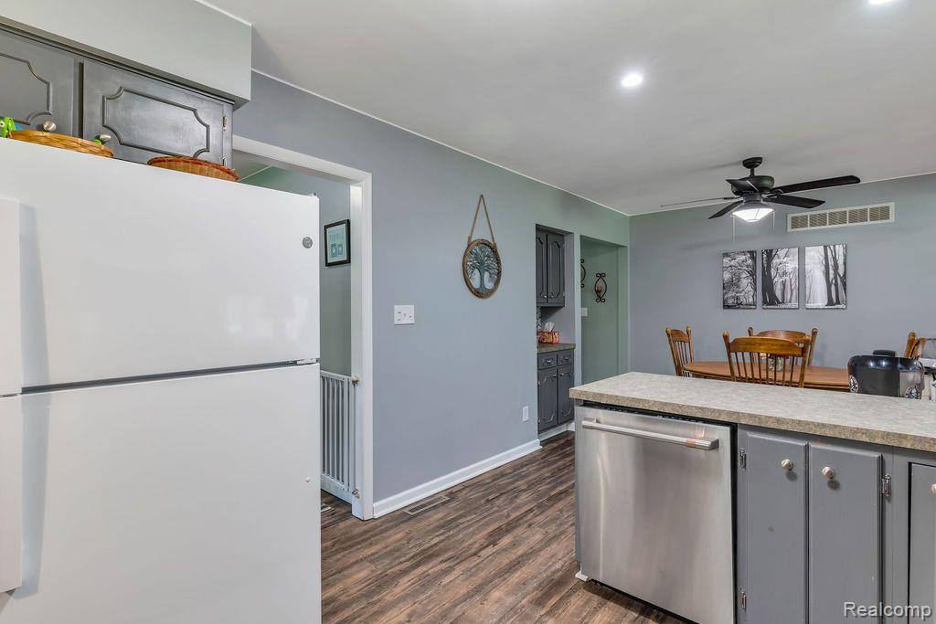 3124 West Hill Road Flint, MI 48507 - Photo 16 of 35