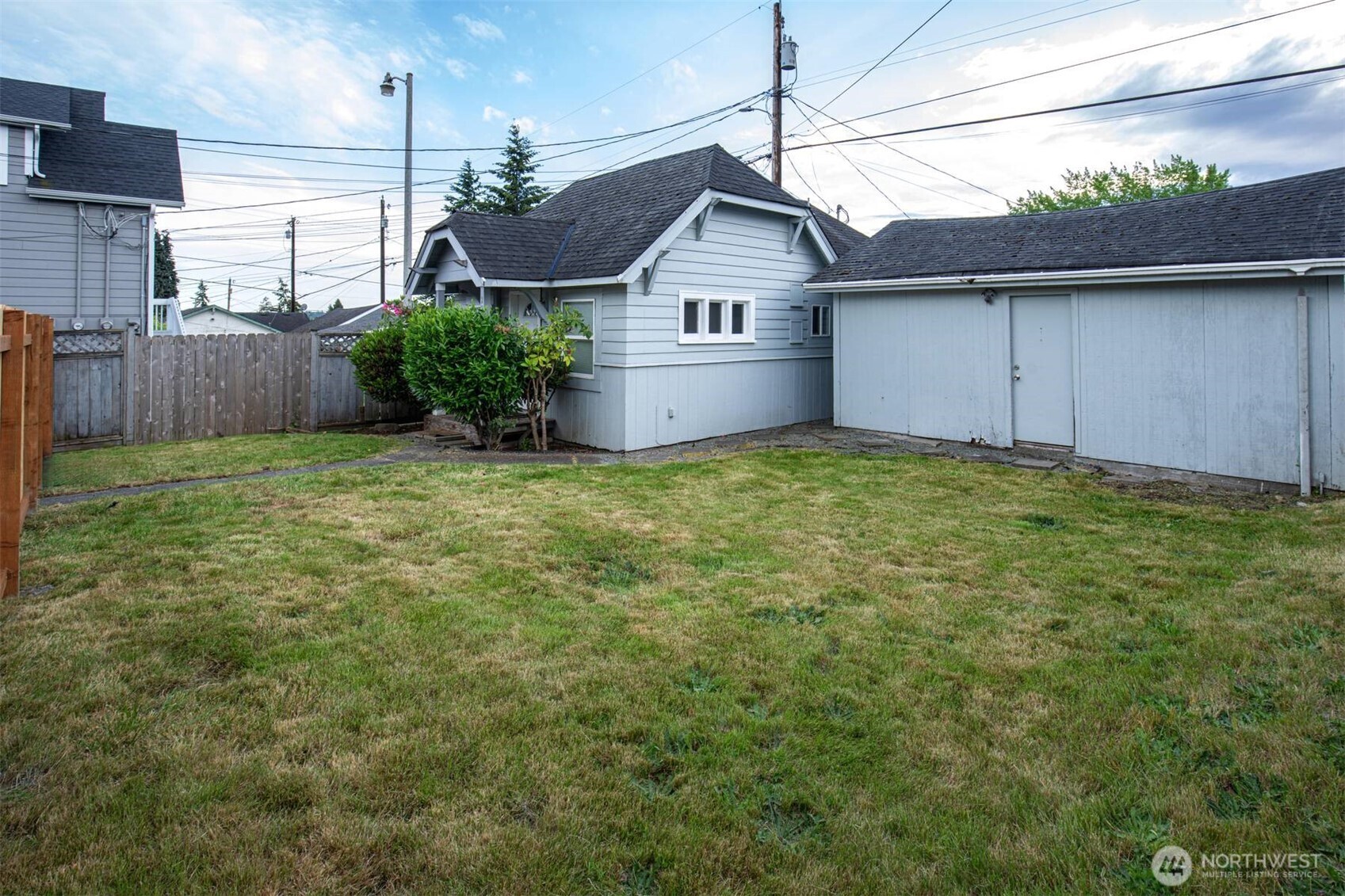 2220 Summit Avenue Everett, WA 98201 - Photo 18 of 26 a view of a yard in front of a house