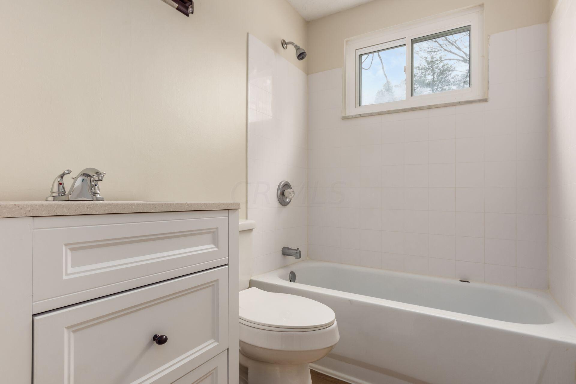 2970 Upton Road East Columbus, OH 43232 - Photo 21 of 31 Bathroom