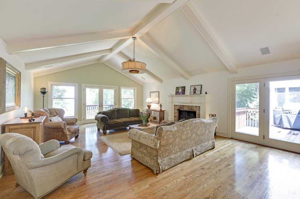 790 Pleasantview Road Chanhassen, MN 55317 - Photo 6 of 43