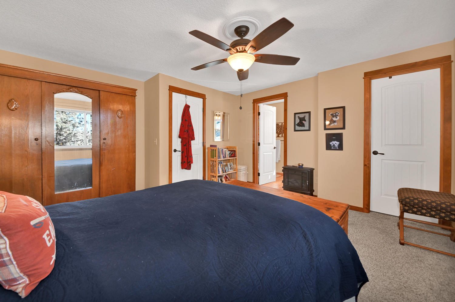 1142 Northeast Ross Road Bend, OR 97701 - Photo 12 of 30 Master bedroom has walk in closet and full bath.