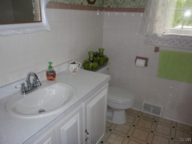 4492 Steuben Road Bethlehem, PA 18020 - Photo 33 of 41 Another view of the 1st floor master bath