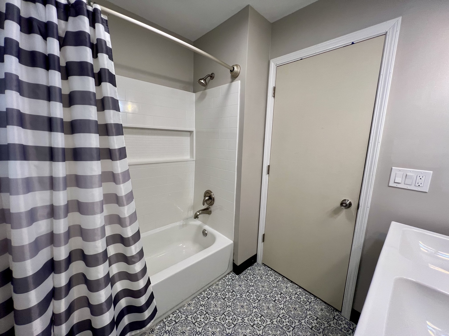 1528 Division Street Charleston, IL 61920 - Photo 17 of 45 a bathroom with a bathtub and a shower