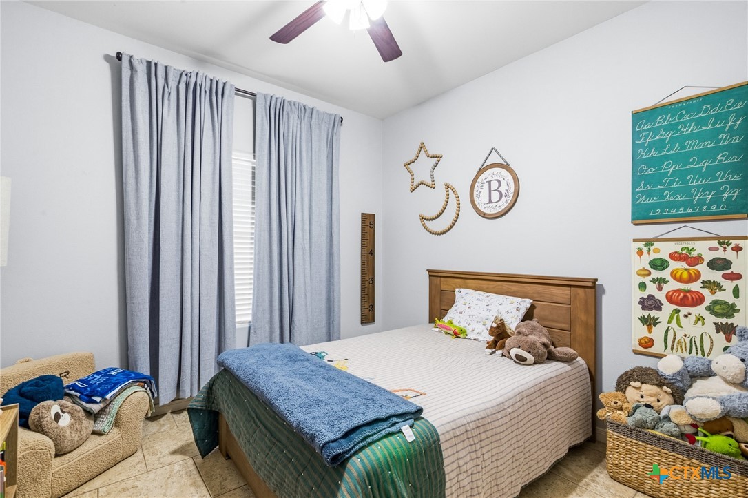 711 Mason Circle Victoria, TX 77904 - Photo 18 of 29 a bedroom with a bed and a window