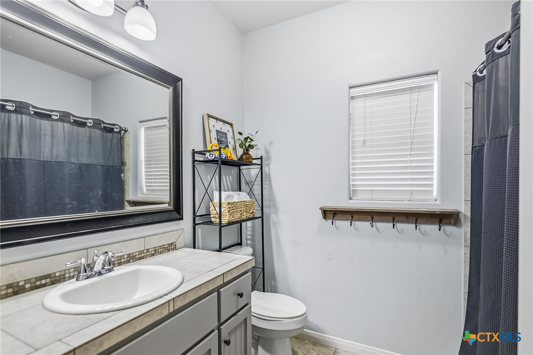 711 Mason Circle Victoria, TX 77904 - Photo 19 of 29 a bathroom with a toilet a sink and mirror
