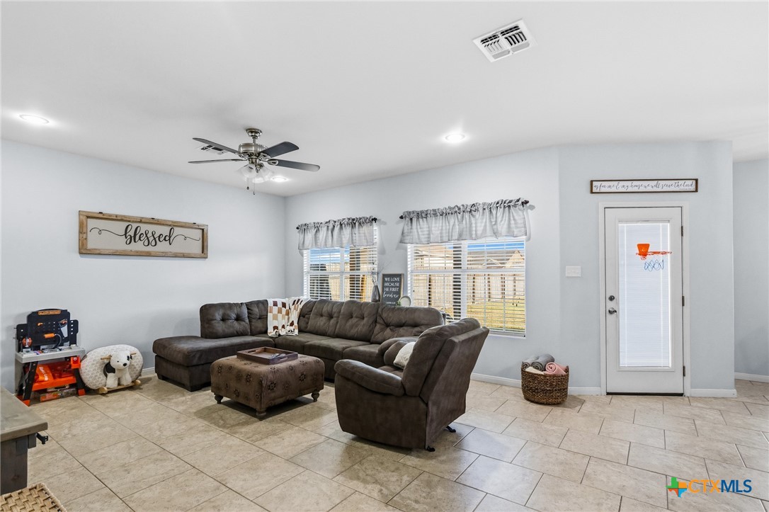 711 Mason Circle Victoria, TX 77904 - Photo 4 of 29 a living room with furniture and a window