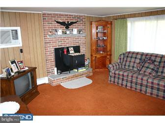 430 Evans Road Pottstown, PA 19464 - Photo 10 of 12 Living Room