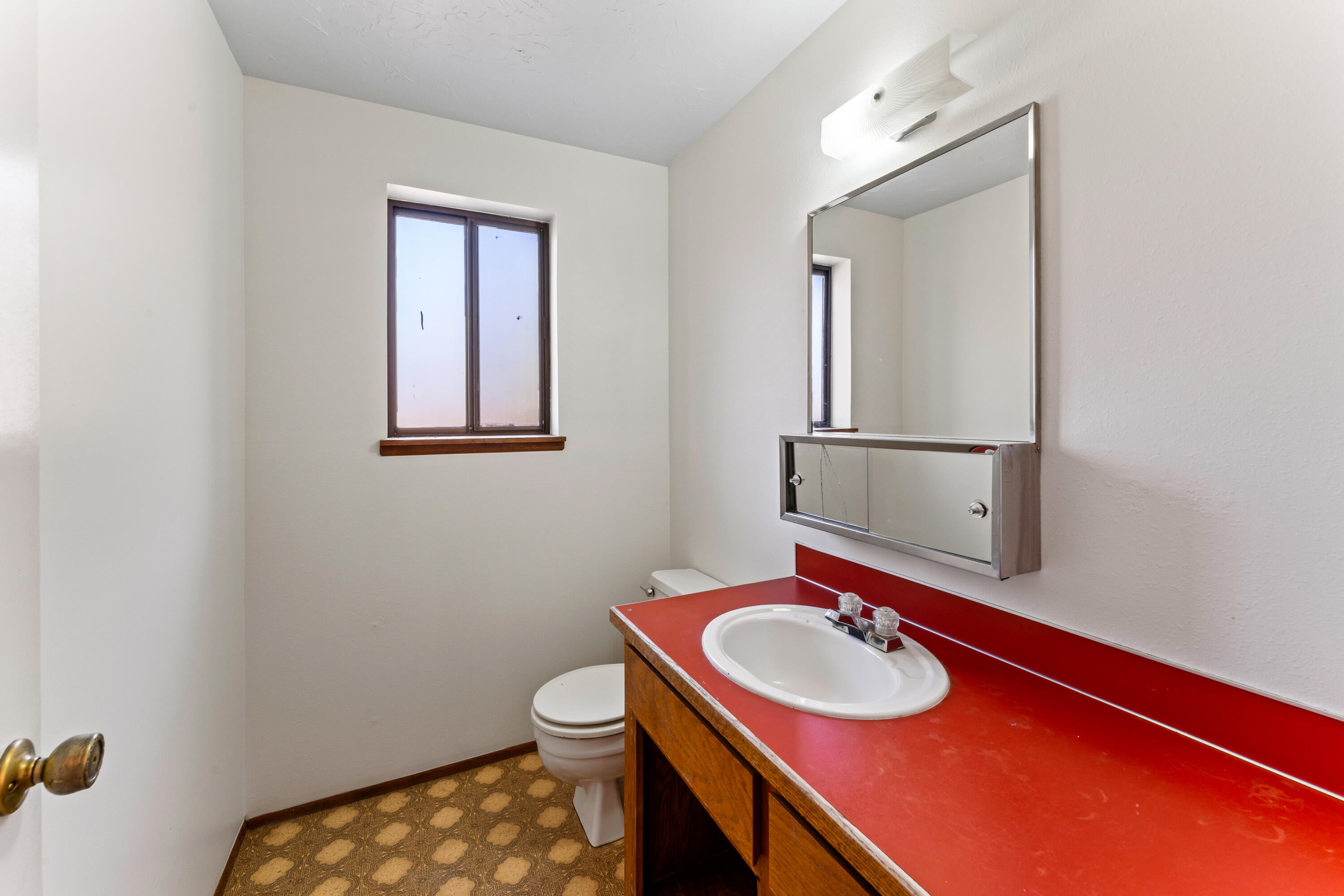 17845 Plainview Road Bend, OR 97703 - Photo 25 of 41 1/2 Bath off Laundry Room