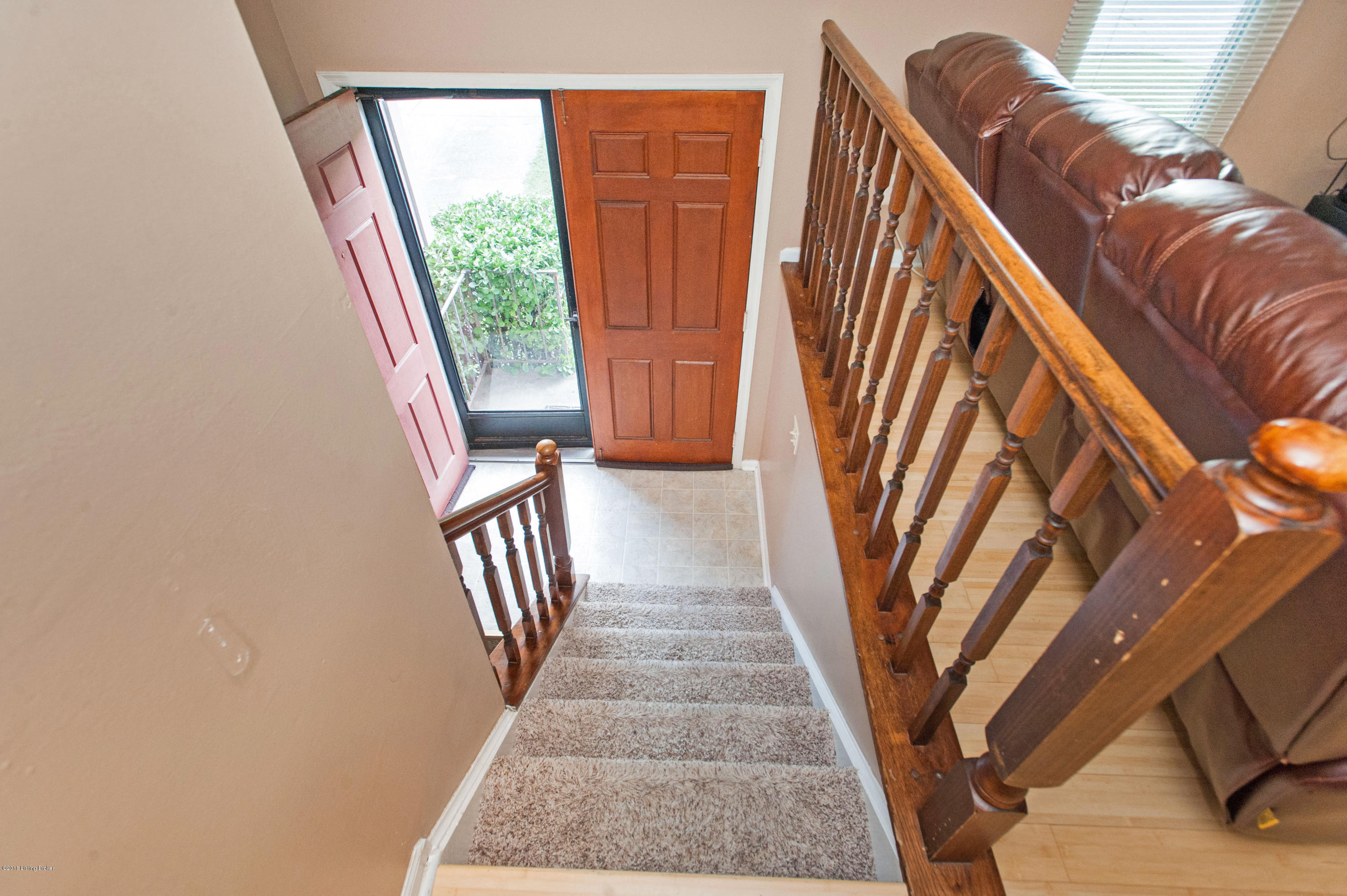 301 Hemingway Road Louisville, KY 40207 - Photo 24 of 40 26 Foyer Top