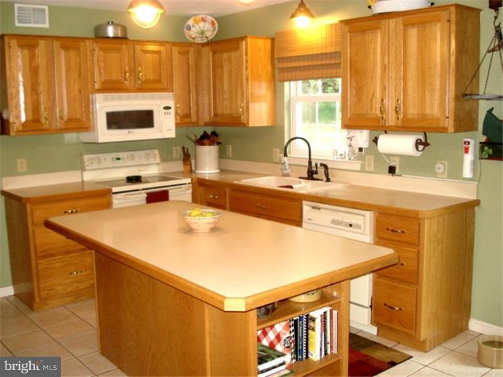 4342 Hillside Road Reading, PA 19606 - Photo 7 of 16 Gallery Image 7
