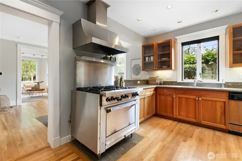 $1,100,000 | 2202 East John Street, Seattle, WA 98112