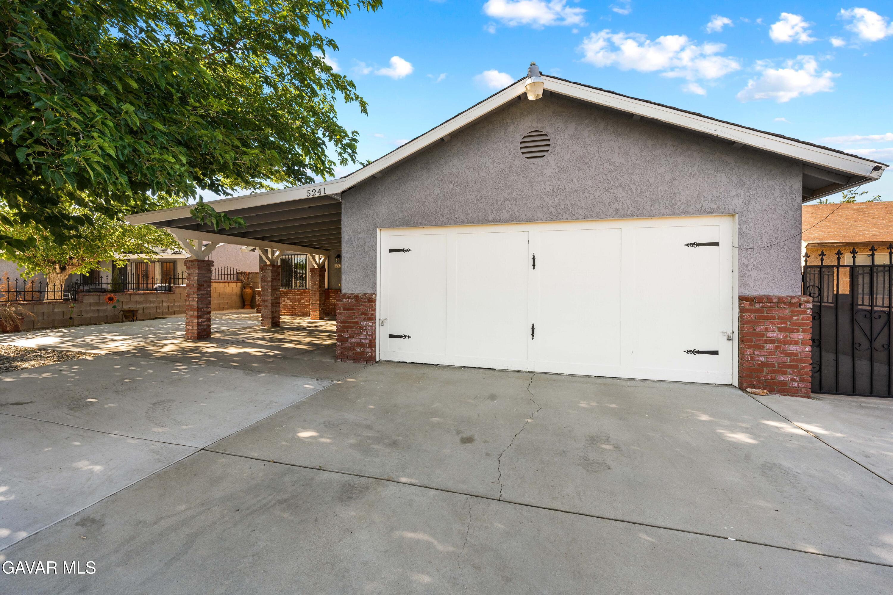 5241 East Ave R 12 Palmdale, CA 93552 - Photo 5 of 48 E Ave R12-3