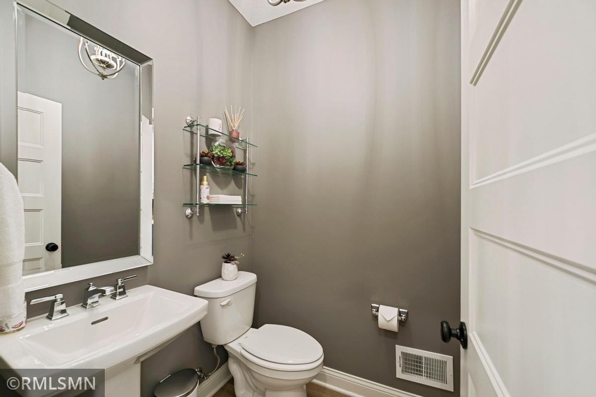 9265 Eagle Ridge Road Chanhassen, MN 55317 - Photo 8 of 24 Gallery Image 8