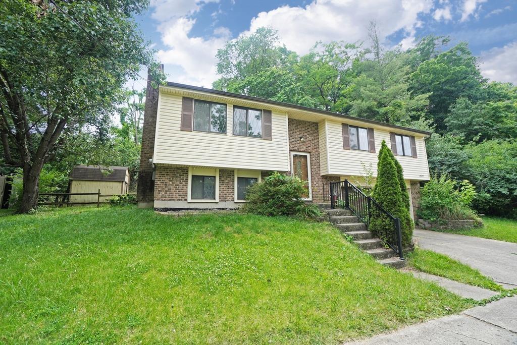 2622 Hunt Road Reading, OH 45236 - Photo 2 of 26 Gallery Image 2
