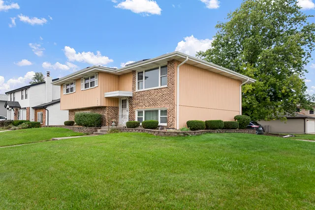 $389,900 | 16610 76th Avenue, Tinley Park, IL 60477