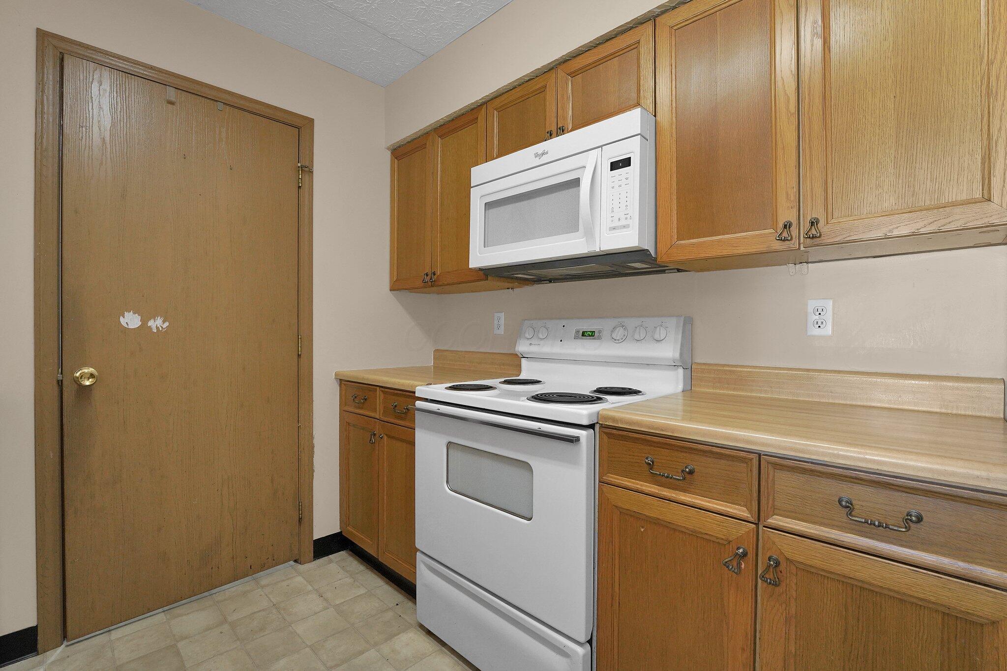 3941 Karl Road, Unit 127 Columbus, OH 43224 - Photo 10 of 27 14-web-or-mls-3941-karl-rd-127