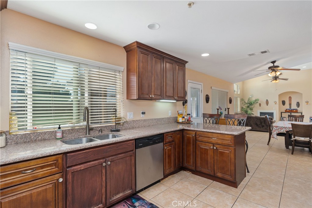 1535 West Persimmon Avenue Rialto, CA 92377 - Photo 14 of 23