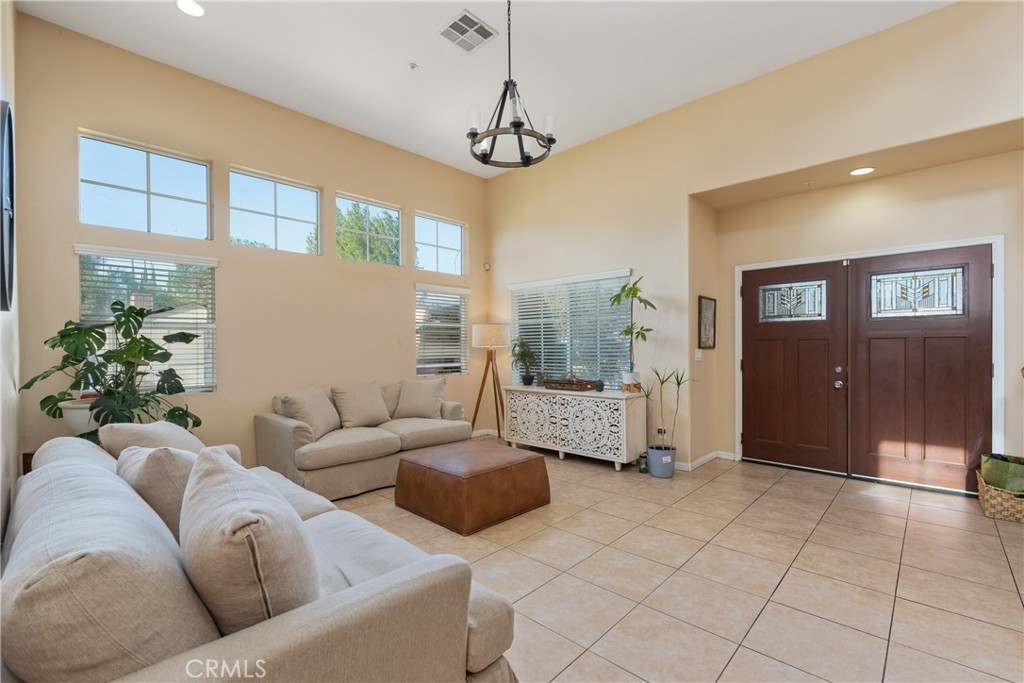 1535 West Persimmon Avenue Rialto, CA 92377 - Photo 4 of 23