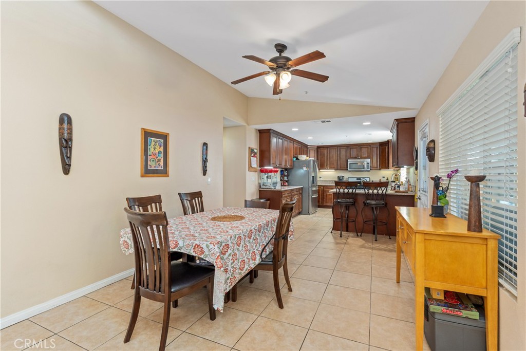 1535 West Persimmon Avenue Rialto, CA 92377 - Photo 9 of 23