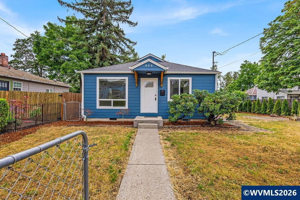 905 20th Street Southeast Salem, OR 97301 - Photo 5 of 39