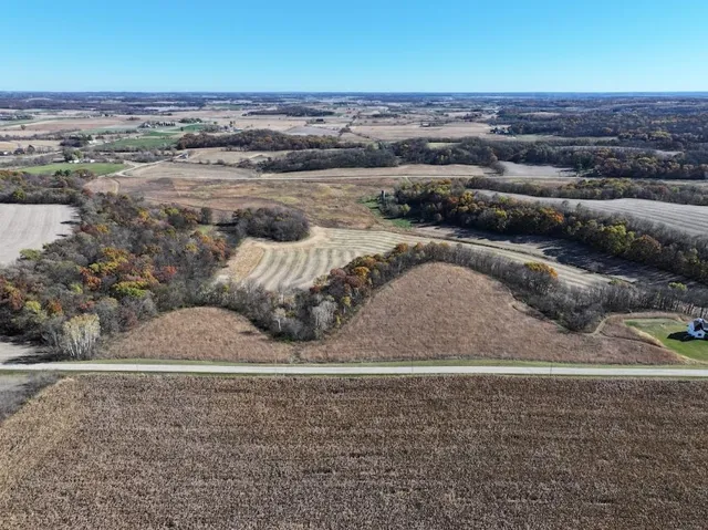 $390,000 | 11.5 M/l Acres Primrose Centre, Belleville, WI 53508