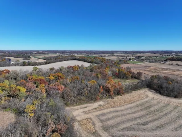 $390,000 | 11.5 M/l Acres Primrose Centre, Belleville, WI 53508