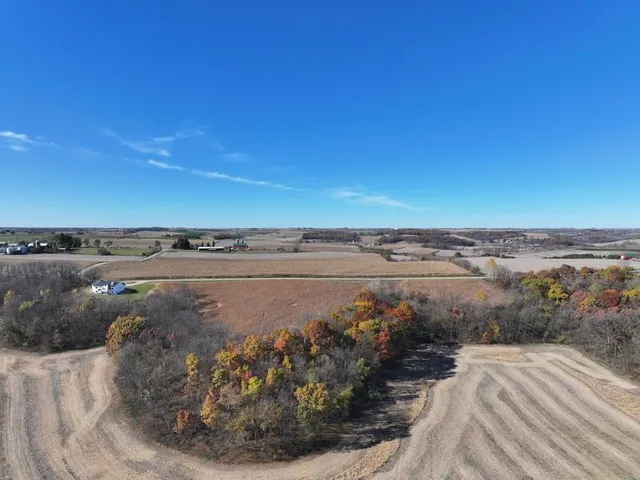 $390,000 | 11.5 M/l Acres Primrose Centre, Belleville, WI 53508