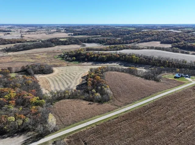 $390,000 | 11.5 M/l Acres Primrose Centre, Belleville, WI 53508