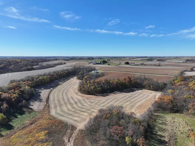 $390,000 | 11.5 M/l Acres Primrose Centre, Belleville, WI 53508