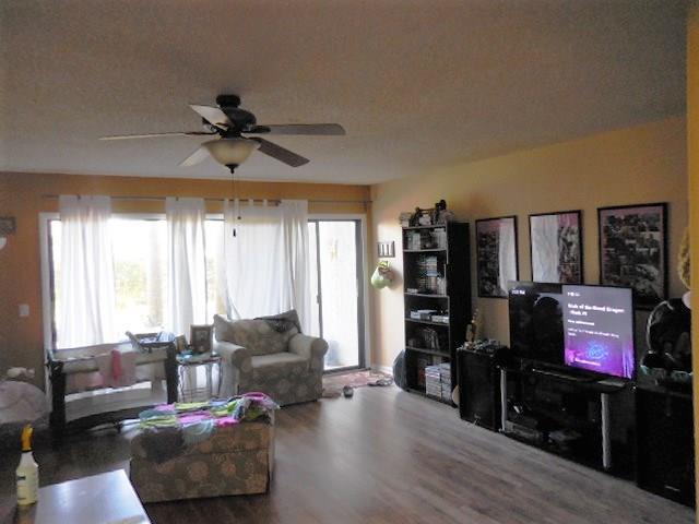 2020 Colonial Road, Unit 5 Fort Pierce, FL 34950 - Photo 4 of 12 Gallery Image 4