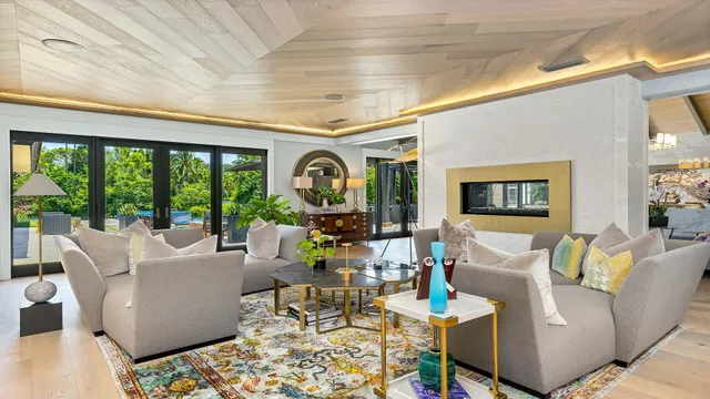 a view of a livingroom with furniture window and outside view