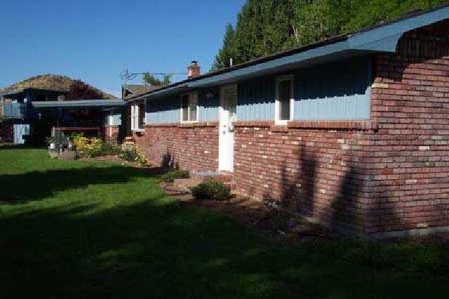 1191 Stone Road Yakima, WA 98908 - Photo 2 of 7 a front view of a house with a garden